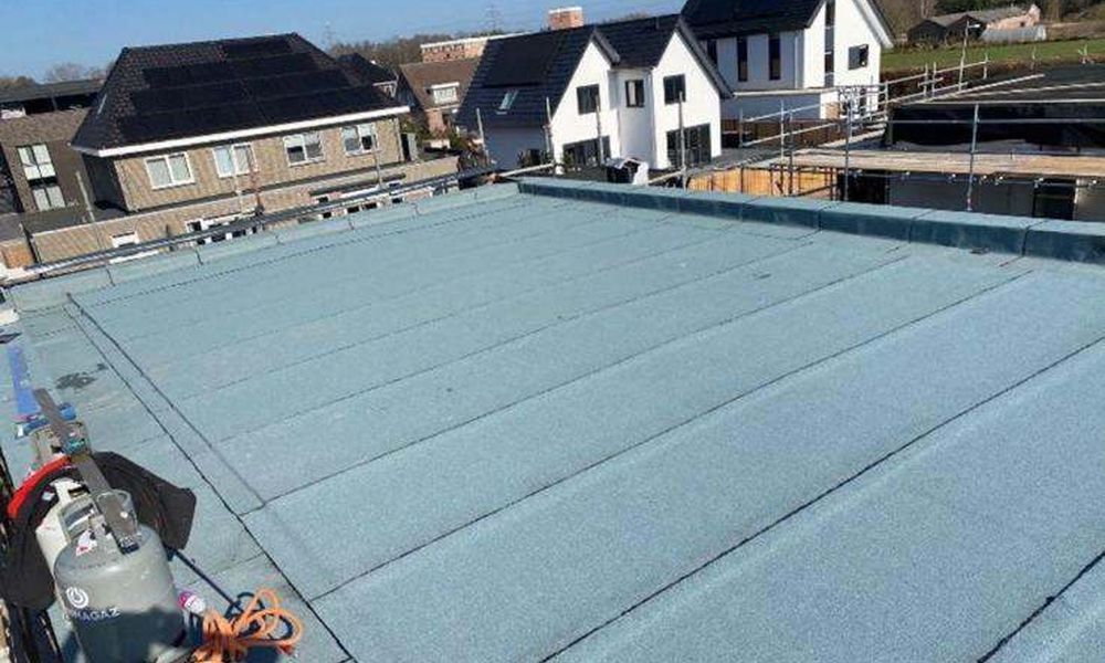 Nieuwe laag bitumen in Strijen Nieuwe laag bitumen in Strijen
